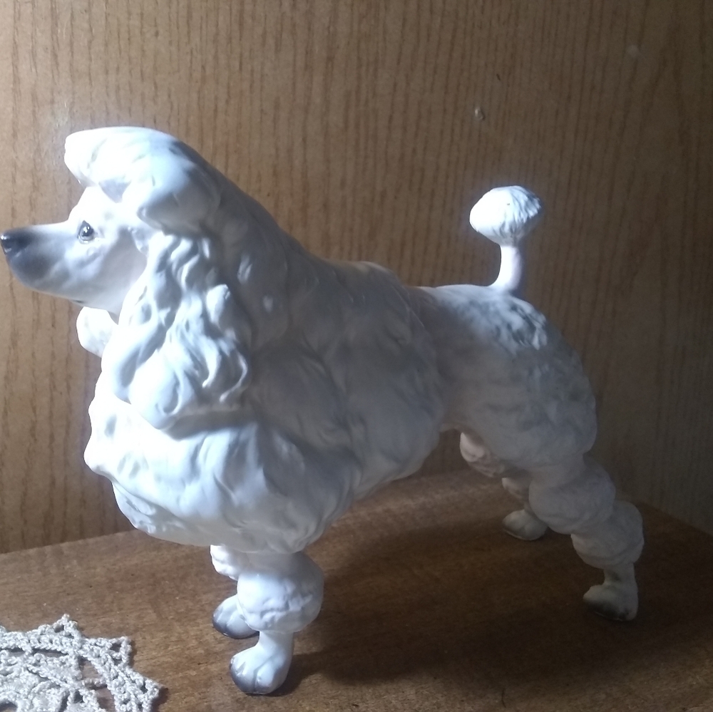 Poodle figurine